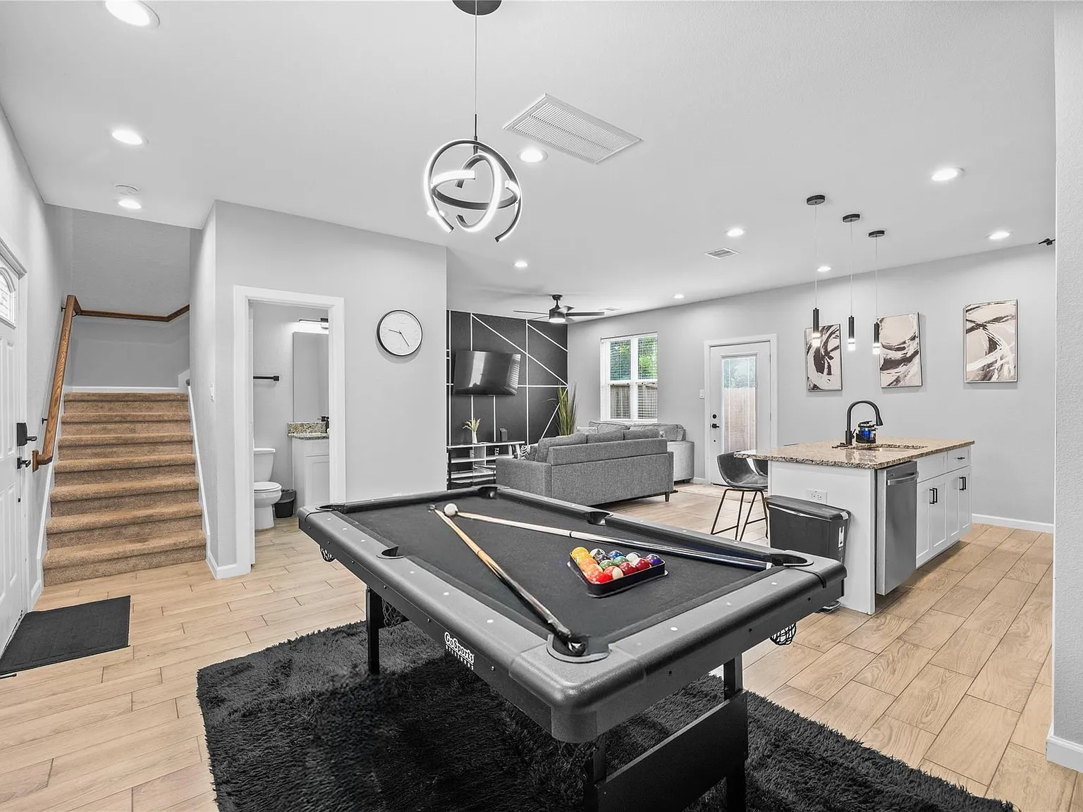 3 bed, 2.5 bath, 1431 sqft, $1,800 — Photo 3