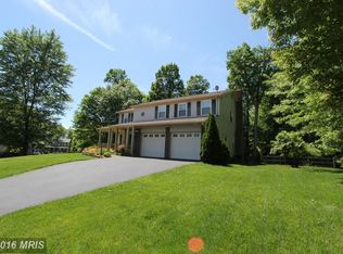 13300 Tuckaway Dr, Fairfax, VA 22033