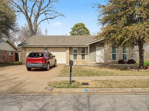 2009 Charleston Dr, Bedford, TX 76022