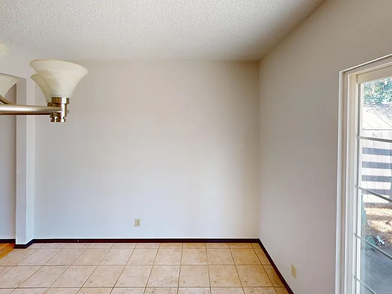 4728 Nelson St — Photo 13