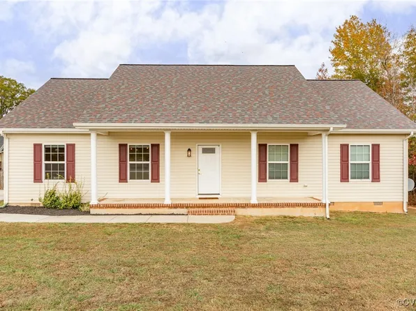 224 Bella Woods Dr, Bumpass, VA 23024