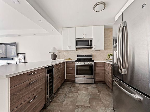 4th image of 315 W 70th St APT 5F