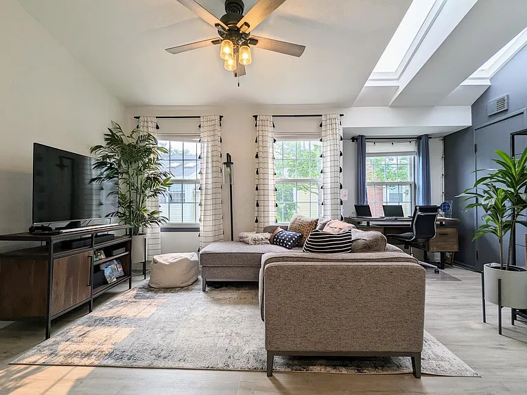 1301 Wyndham Dr — Photo 2