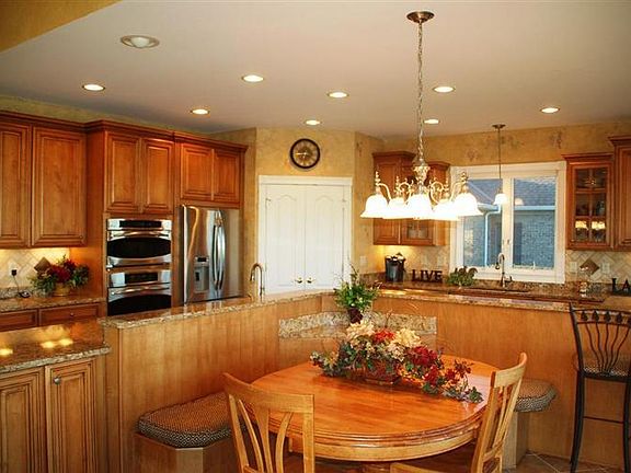 5th image of 8251 Ascot Glen Ct