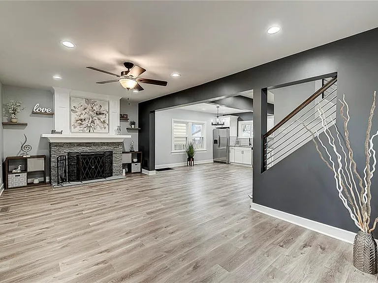 529 N Oxford St — Photo 1