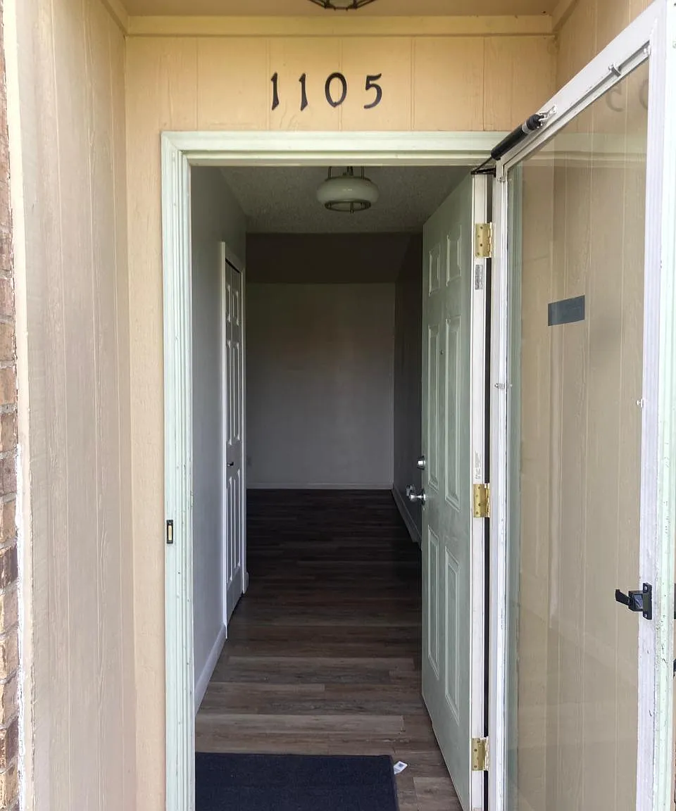 3 bed, 1.5 bath, 1043 sqft, $1,300 — Photo 3