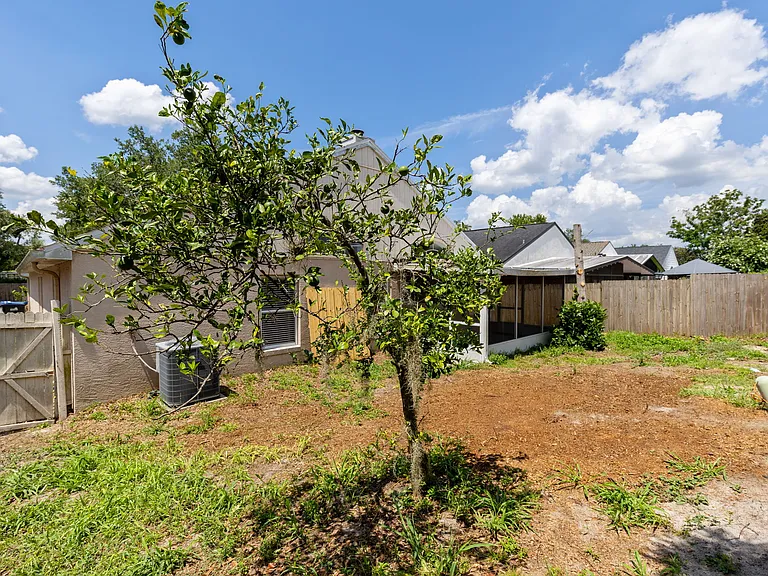 8026 Waldorf Ct — Photo 23
