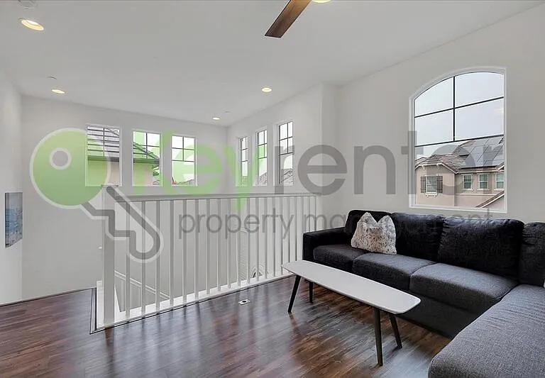 1374 Larkspur Dr — Photo 32