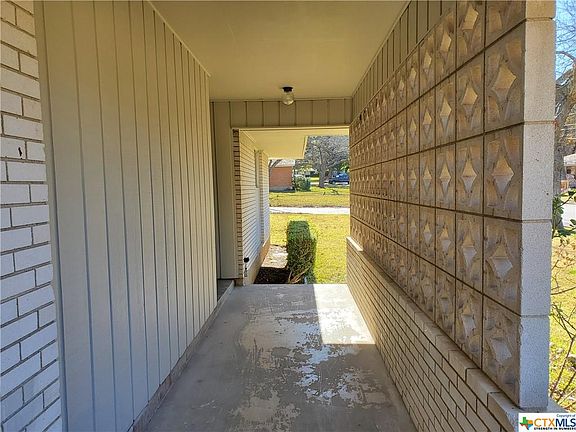 3rd image of 5 Blackfoot Dr