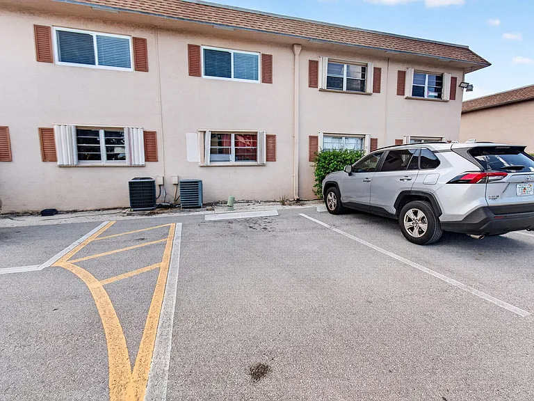 600 SW 2nd Ave #240 — Photo 46