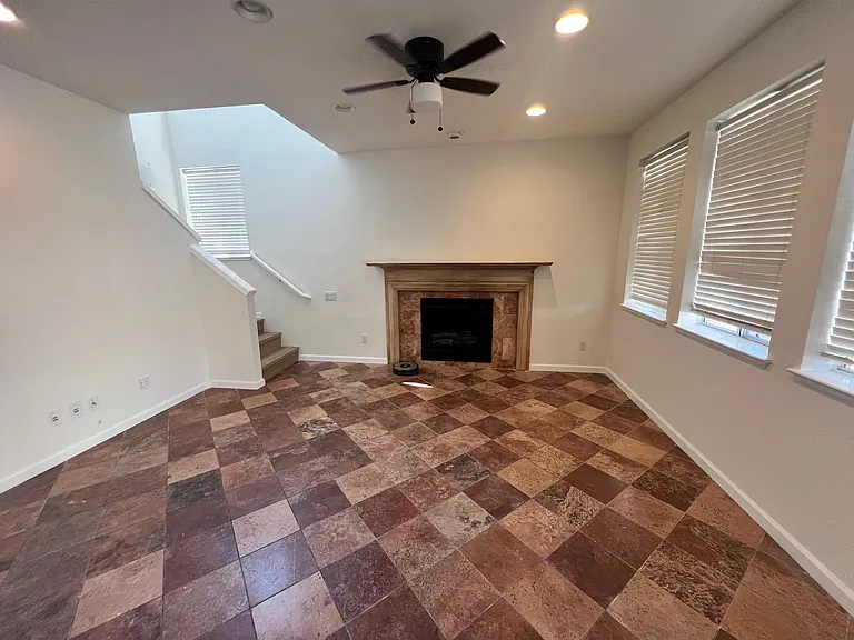 339 Torrington Dr #1 — Photo 9
