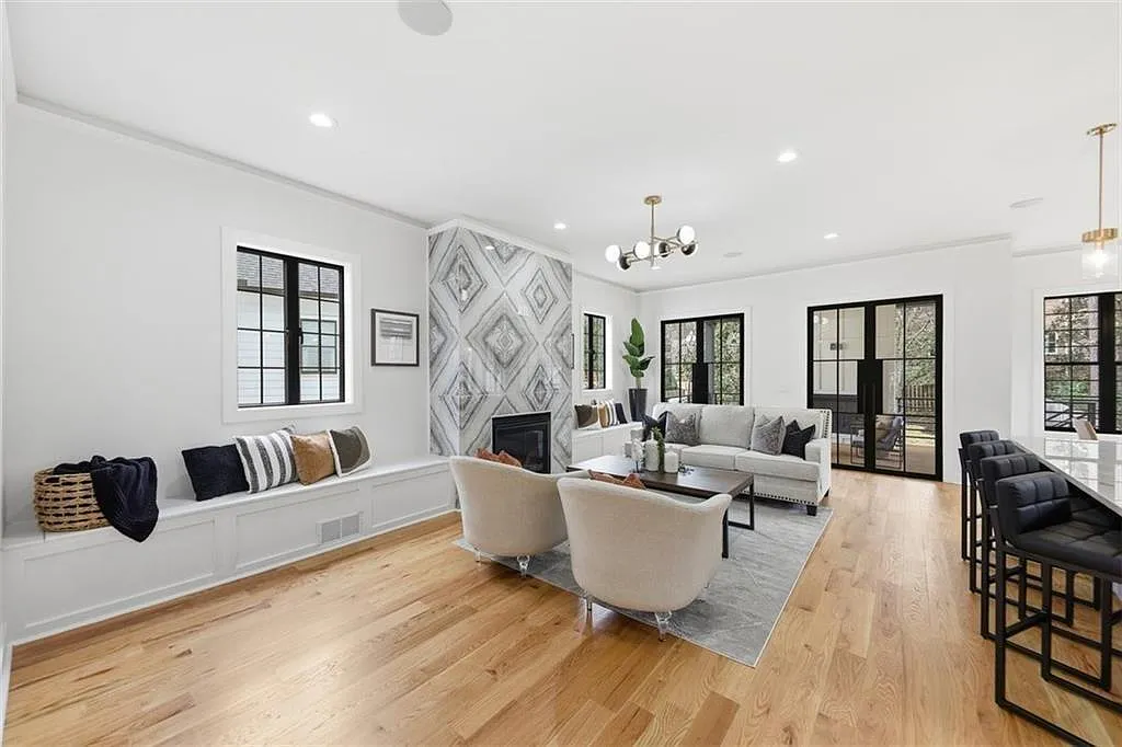 6 bed, 5.5 bath, 4500 sqft, $12,000 — Photo 3