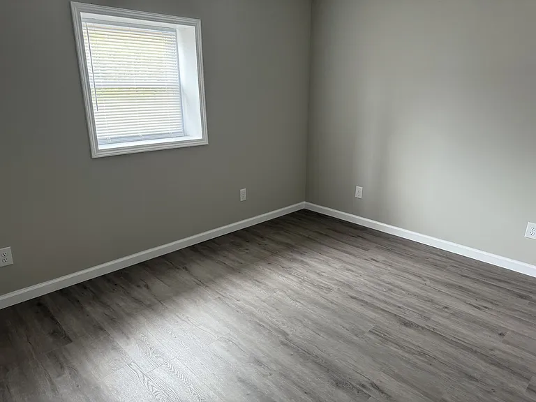 1309 Main St E — Photo 3