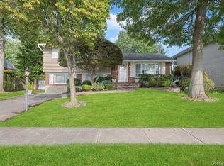 9 Flint Ln, Jericho, NY 11753