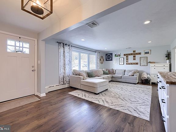 2nd image of 140 Ridgefield Dr