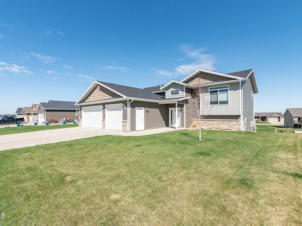 5303 Onyx Dr, Bismarck, ND 58503