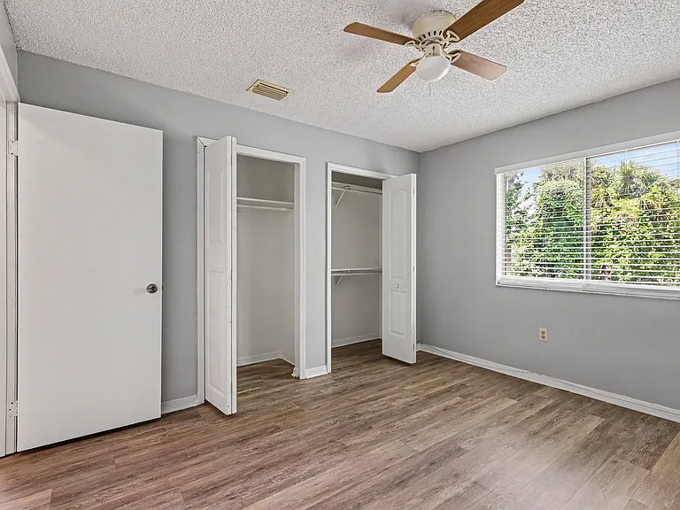 2280-2286 Fox Hollow Dr — Photo 12