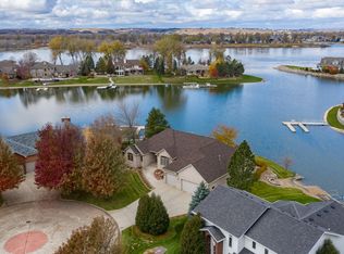1522 Schooner Pl, Bismarck, ND 58504