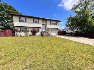15 Bedell St, Lindenhurst, NY 11757