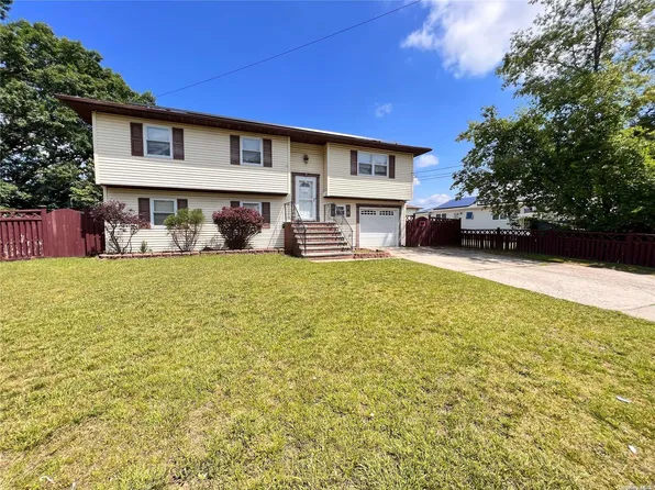 15 Bedell Street, Lindenhurst, NY 11757