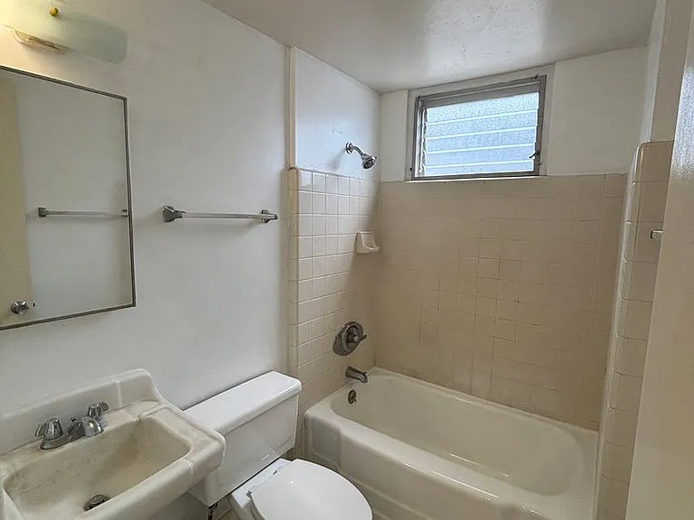 810 University Ave #203 — Photo 10