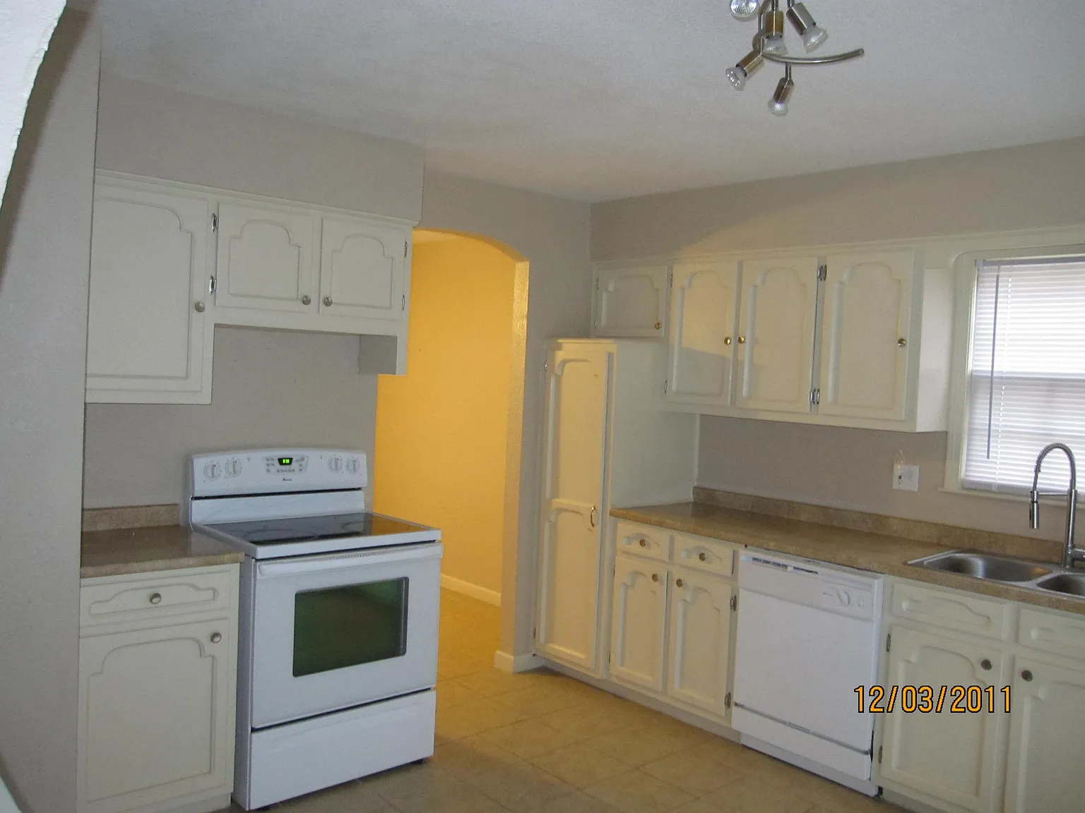 3 bed, 2.5 bath, 1887 sqft, $1,600 — Photo 3