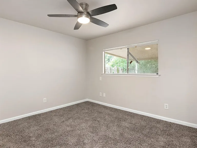 5915 Cliff Trail Dr — Photo 15