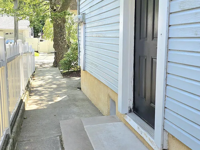 16 Allison Pl — Photo 4