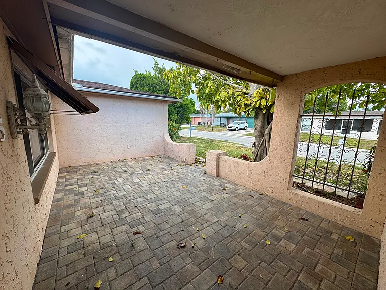 7725 Bloomfield Dr — Photo 17
