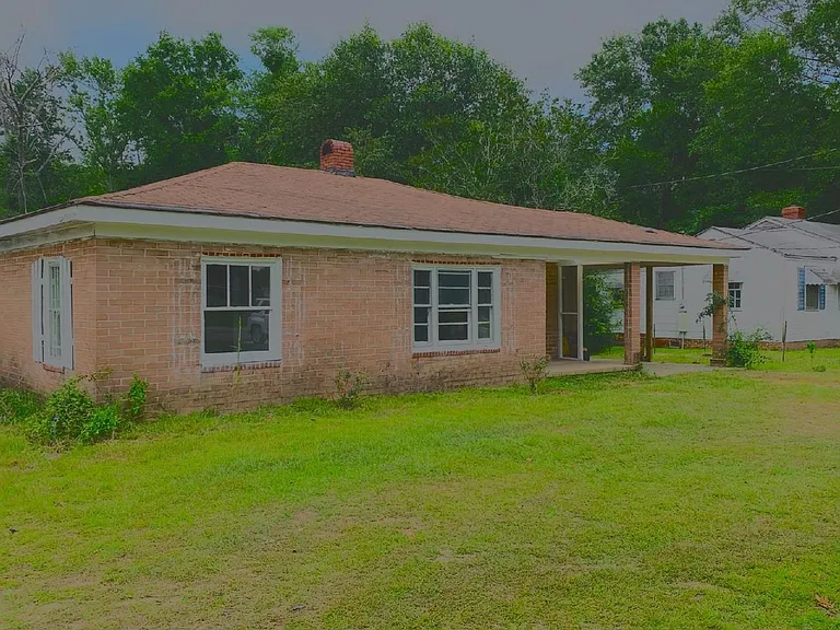 310 Savannah Ave — Photo 8
