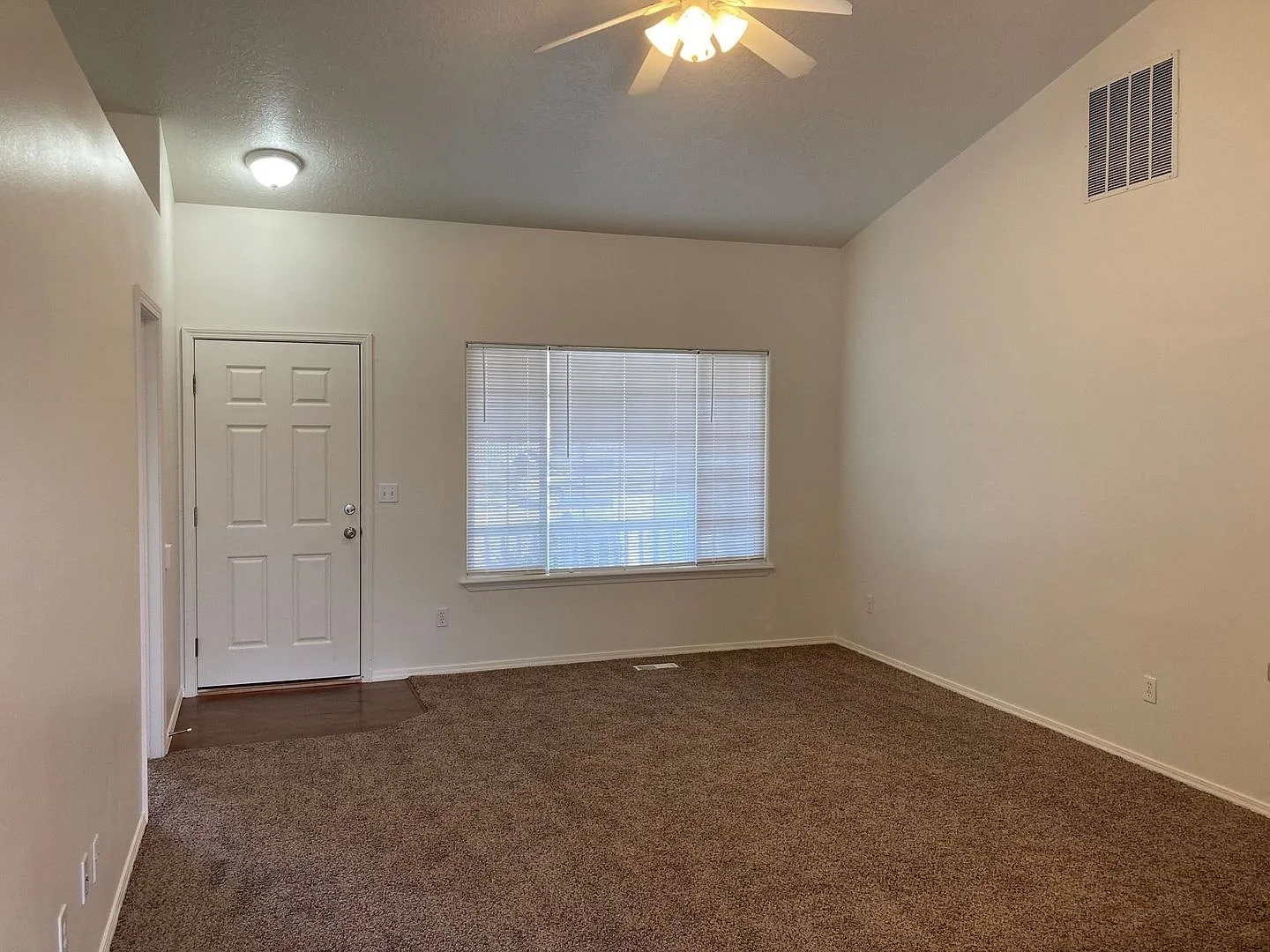 641 Heritage Park | 4 Bedroom w/ Giant Backyard, Walking Distance to Settlers Park! — Photo 3
