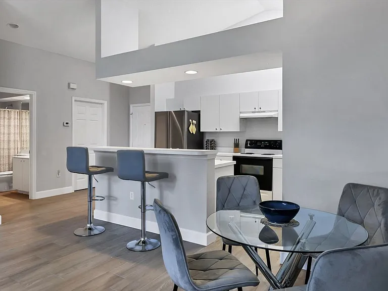 7234 Eleanor Cir #203 — Photo 10