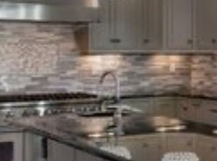 217 S Emerald Ln, Carbondale, IL 62901