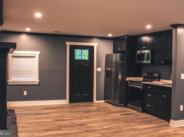 220 Retreat Ln