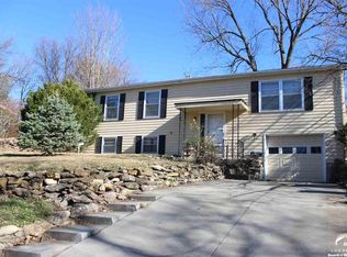922 Pamela Ln, Lawrence, KS 66049