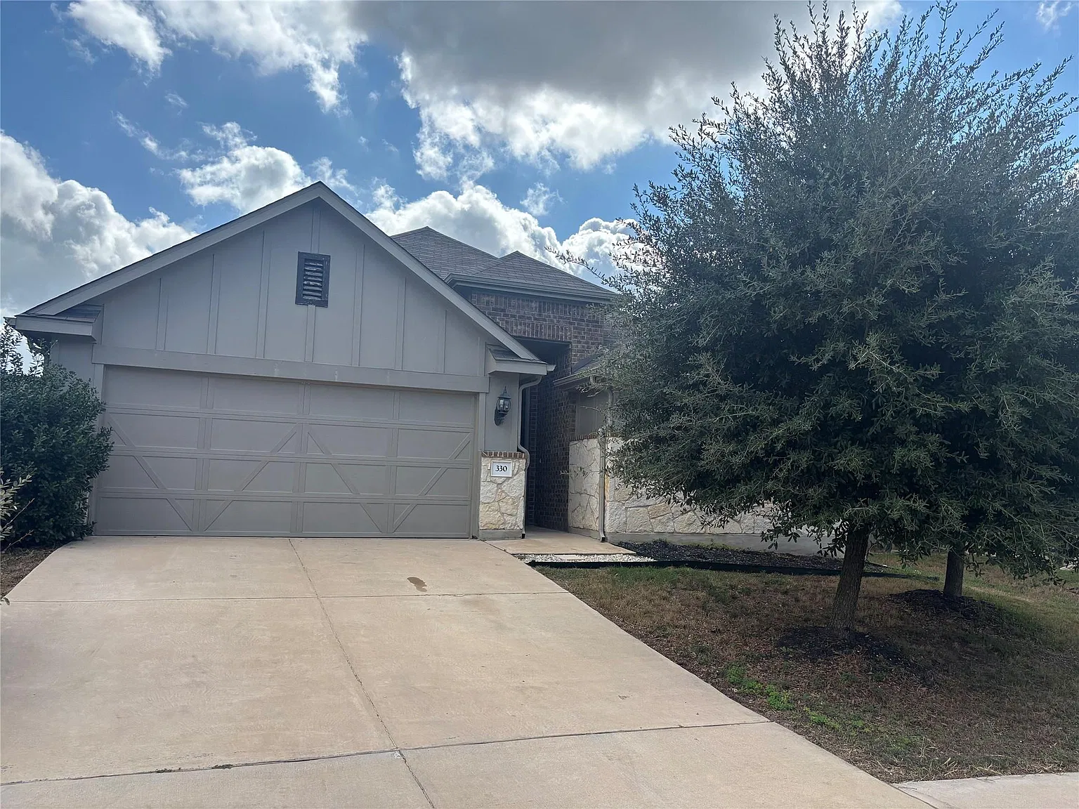 3 bed, 2.0 bath, 1724 sqft, $2,200 — Photo 1