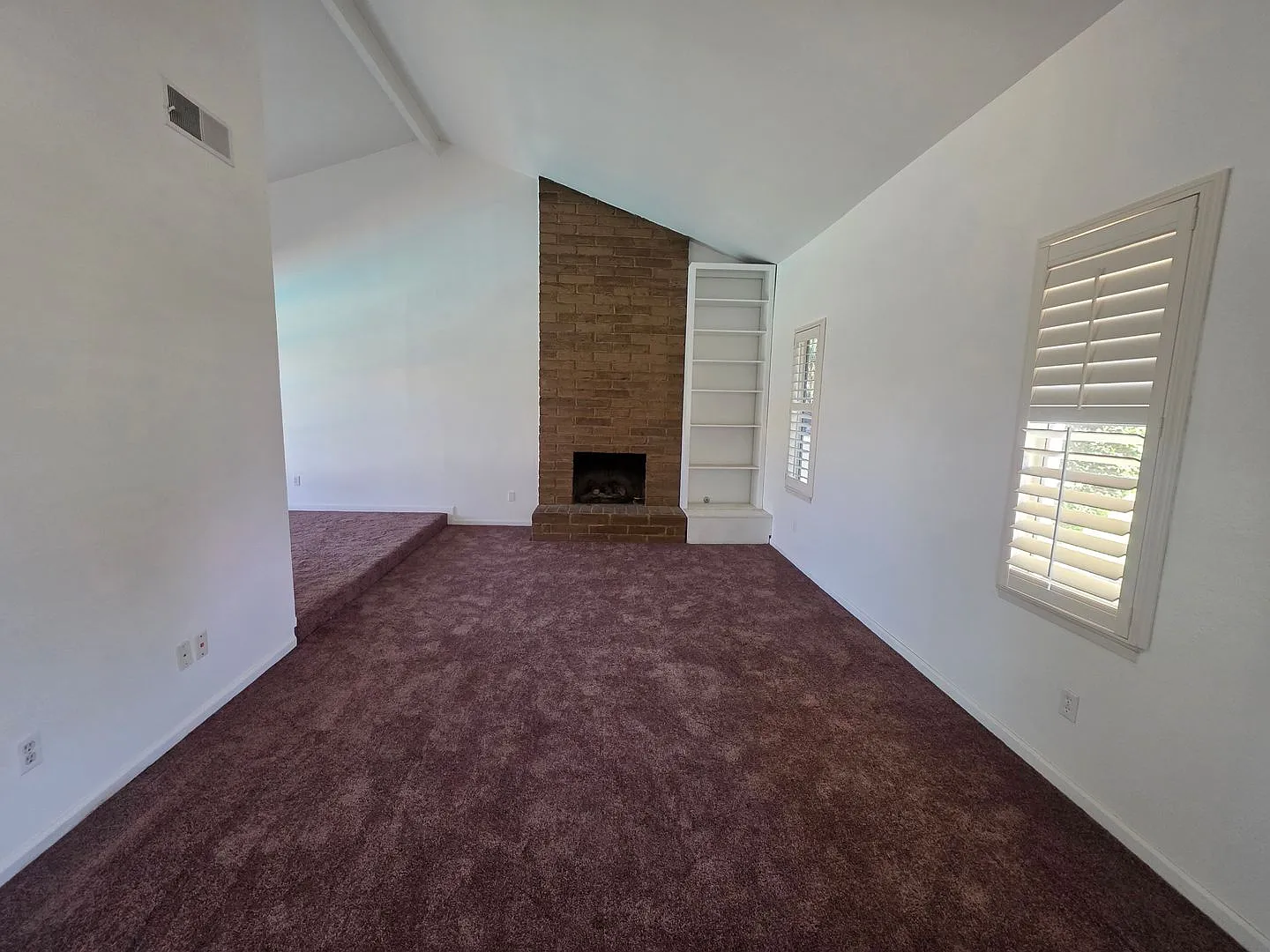 Nice 3 Bed/2 Bath w/POOL + Pool Care & Yard Care Included Located in SW Neighborhood near Schools... — Photo 3