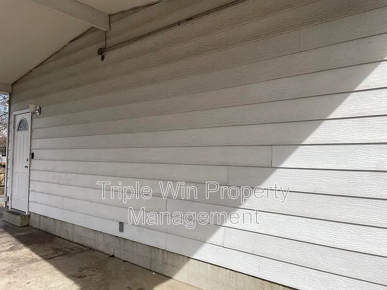 1895 Curtis Ct — Photo 4