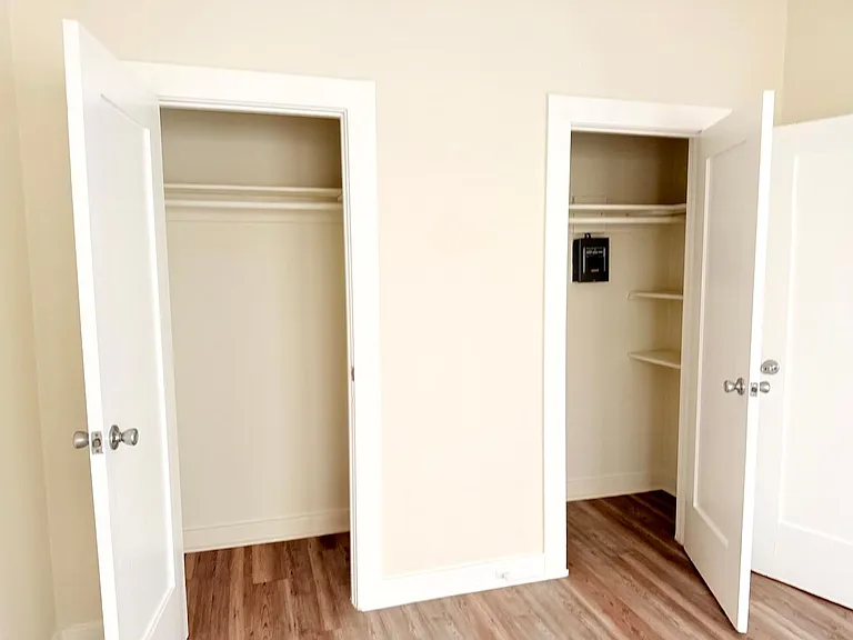 1614 N. Kenmore Avenue — Photo 30