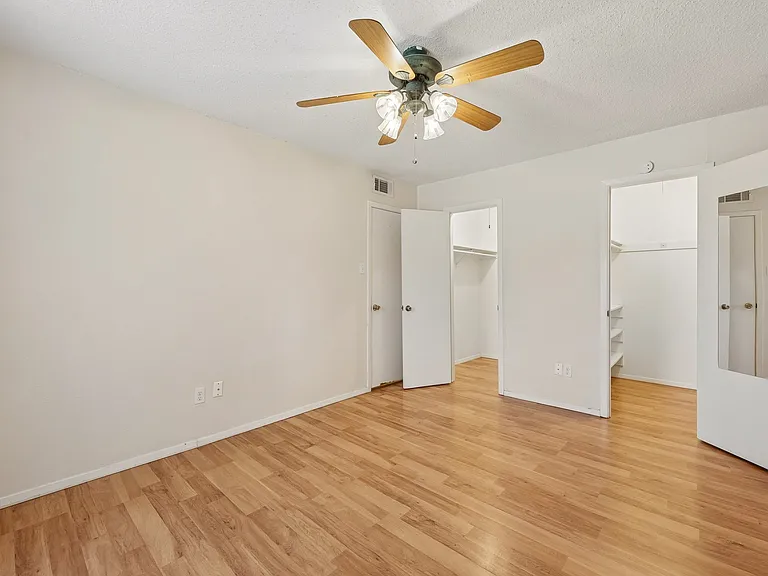 2604 Winding Creek Dr — Photo 17