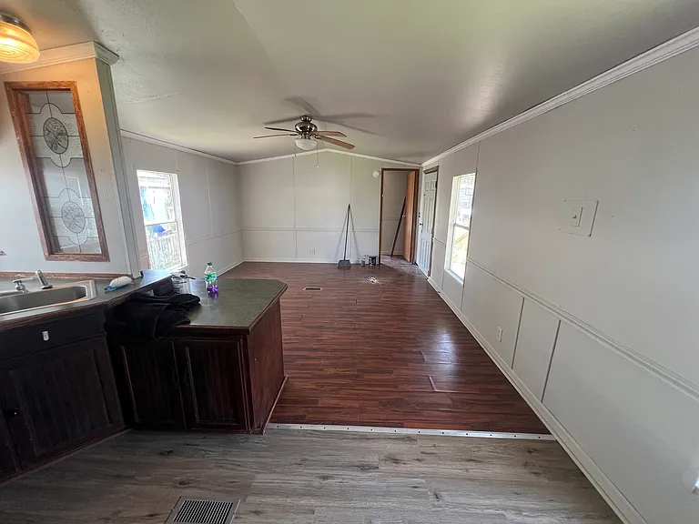 213 Courtney Ln #7 — Photo 2