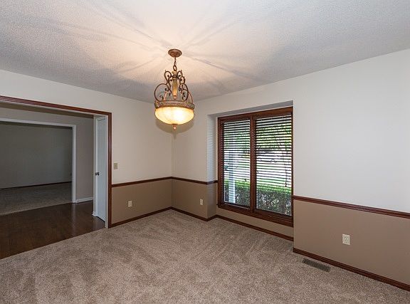 5th image of 2219 N Stoneybrook Ct