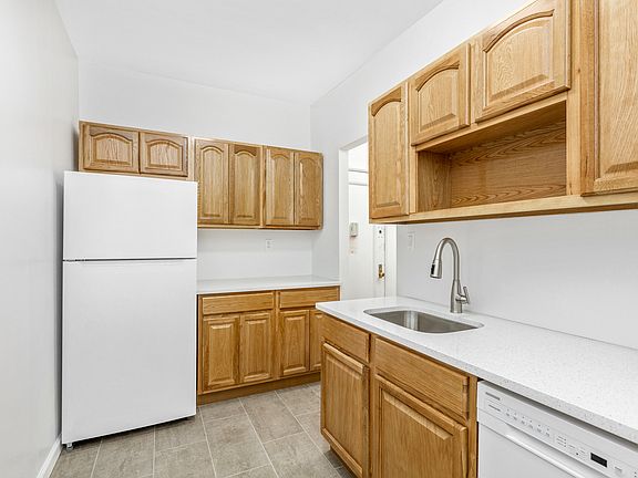 5th image of 708 W 170th St #42B
