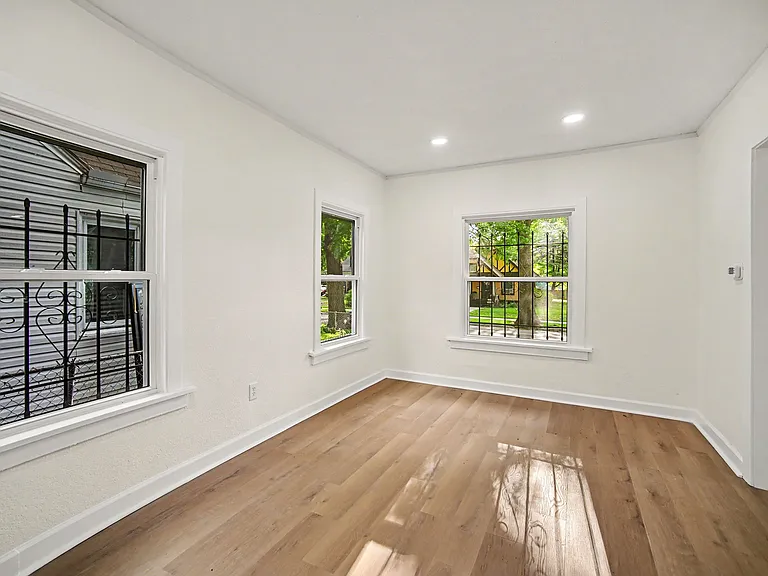 5638 Woodland Ave — Photo 11