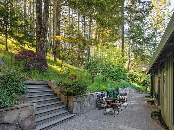 4th image of 484 Woodley Place