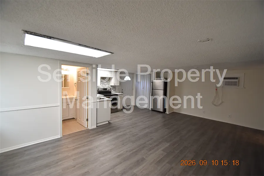2 bed, 704 sqft, $1,350 — Photo 4