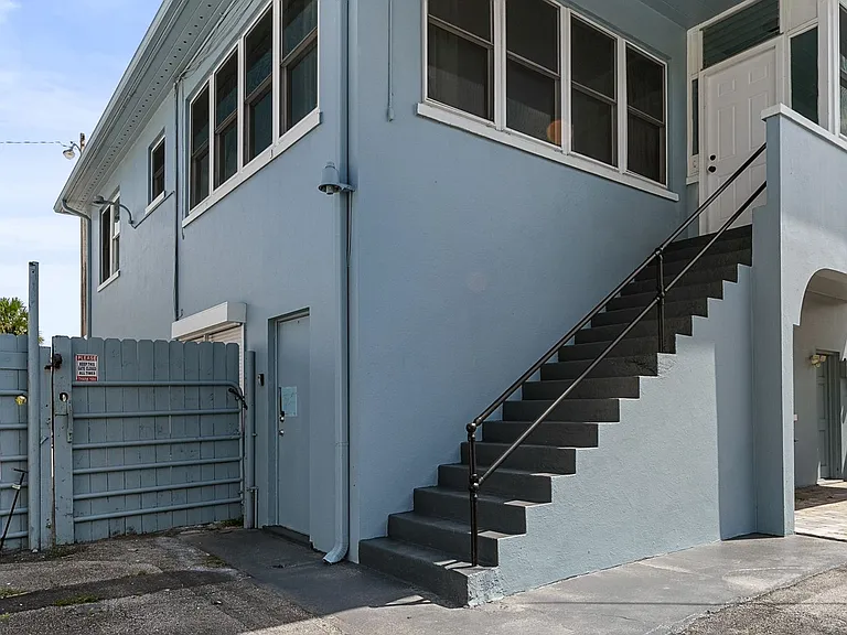 1008 Strawbridge — Photo 40