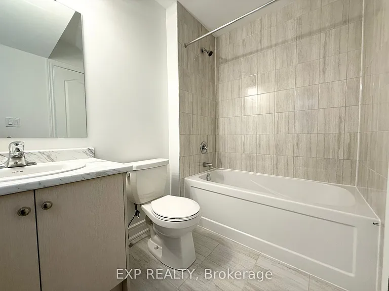 11 Franklin Ave — Photo 26