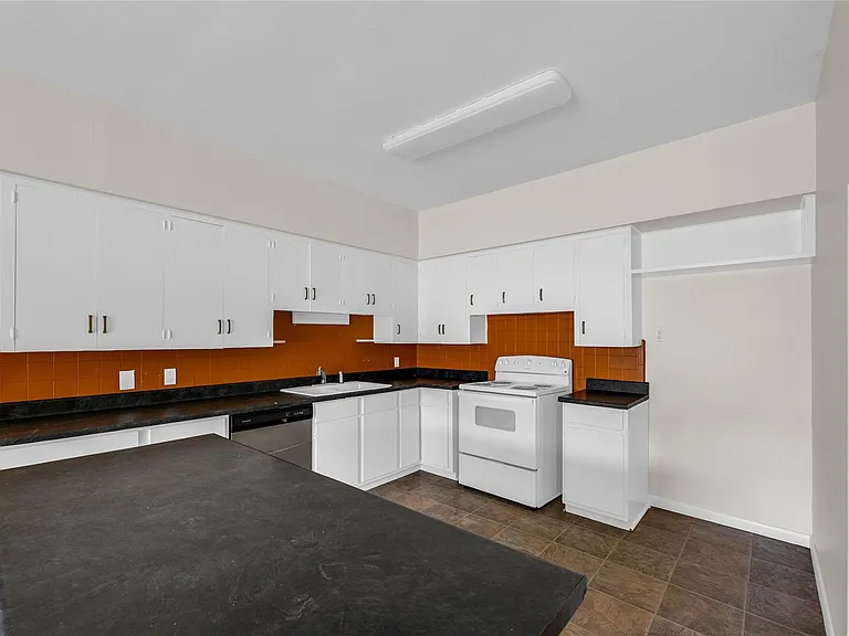 2527 Avenue G — Photo 21