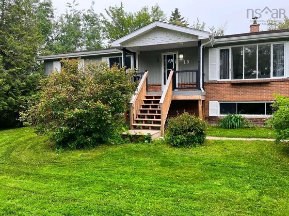 15 Ernest Ave, Beaver Bank, NS B4G 1C1